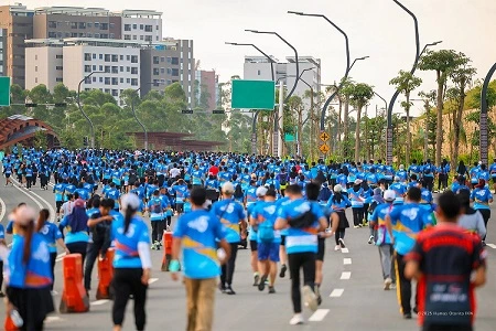 Lebih dari 2.000 Pelari Meriahkan Media Kaltim Nusantara Fun Run 2025 di IKN