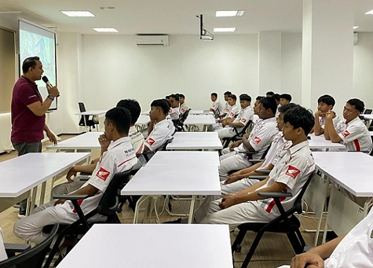 Coaching Industri, Bekali Siswa SMKN 19 Samarinda Hadapi Dunia Kerja Otomotif