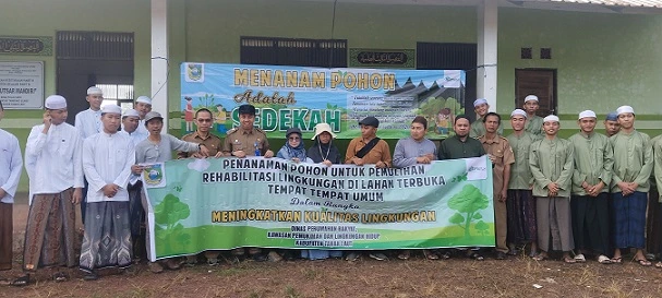 Aksi Nyata Santri! Pesantren Al Kautsar Tanah Laut Tanam 50 Pohon Produktif