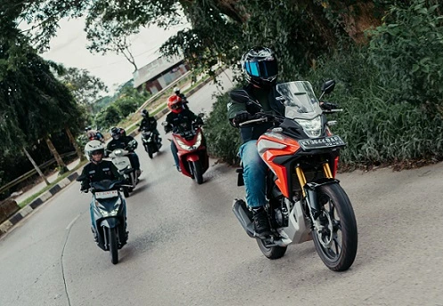 Stop Gas + Rem di Tanjakan! Ini Dampak Ngerinya Buat Motor Kamu cara berkendara di tanjakan