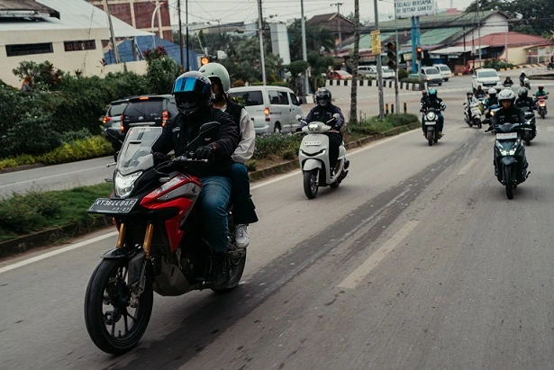 Padatnya Jalanan Samarinda Bikin Pengendara Harus Makin Waspada, Ini Tipsnya #Cari_Aman