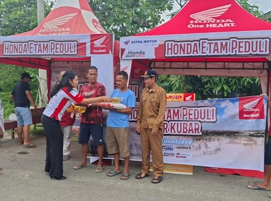 Warga Tering dan Melak Terdampak Banjir, Bantuan Sembako hingga Ganti Busi Gratis Mengalir