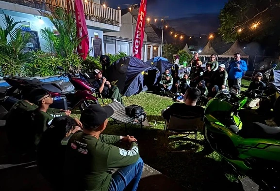 Seru! Ayah dan Anak Nikmati Riding hingga Campfire di PCX Bikers Playland Seru! Ayah dan Anak Nikmati Riding hingga Campfire di PCX Bikers Playland