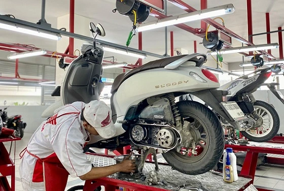7 Tips Merawat Motor Saat Cuaca Panas agar Tetap Prima