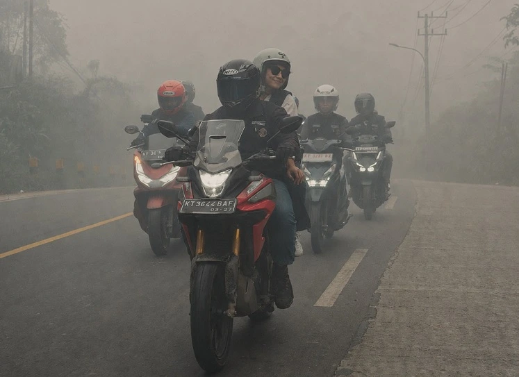 Kabut Asap Ganggu Jarak Pandang, Pengendara Motor Wajib Tahu 9 Tips Ini Kabut Asap Ganggu Jarak Pandang, Pengendara Motor Wajib Tahu 9 Tips Ini