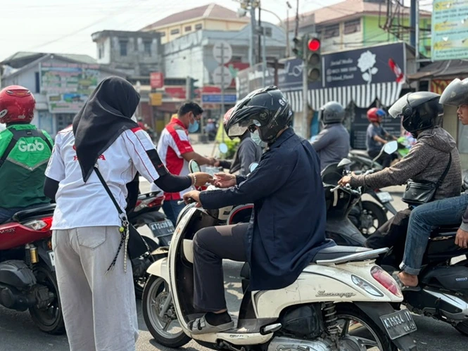 Honda Etam Peduli Bergerak, 11.200 Masker untuk Warga Samarinda Honda Etam Peduli Bergerak, 11.200 Masker untuk Warga Samarinda