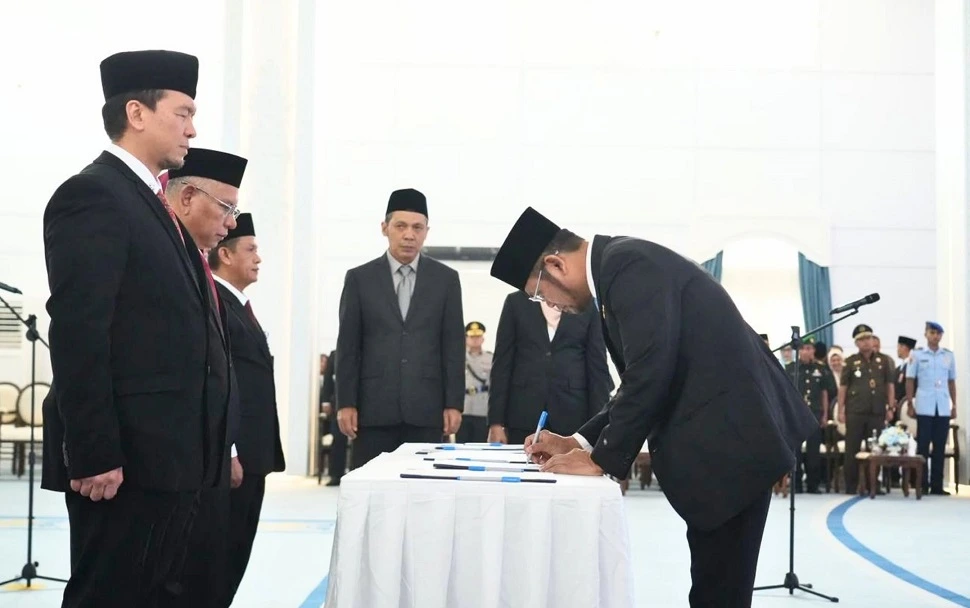 Gubernur Kaltim Lantik 33 Pejabat, Rudy Mas’ud Tegaskan Evaluasi Kinerja Gubernur Kaltim Lantik 33 Pejabat, Rudy Mas’ud Tegaskan Evaluasi Kinerja